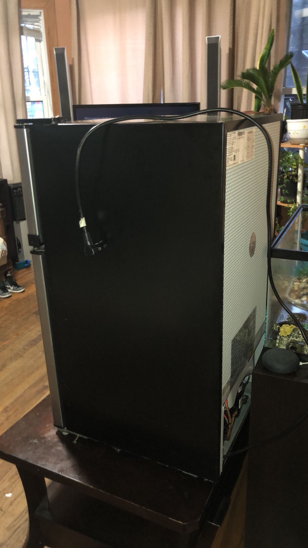 Mini fridge