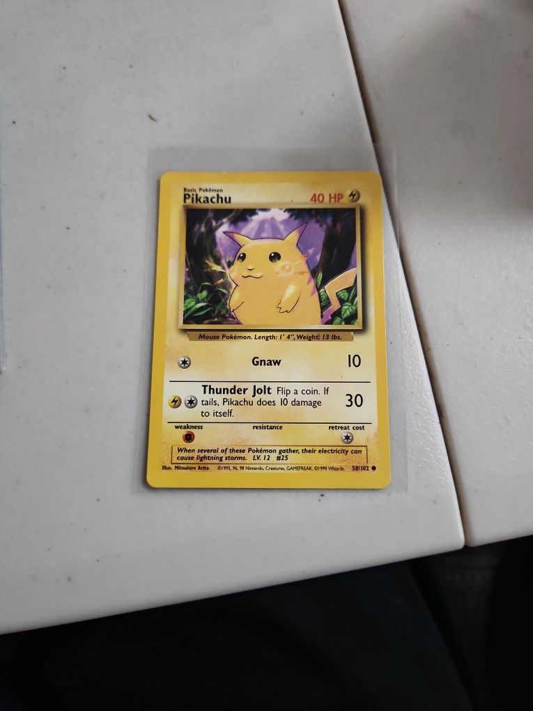 Pikachu Yellow Cheeks 1999 Base Set Pokemon Card Rare 58/102