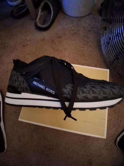 Michael kors size nine and a half women's sneaker