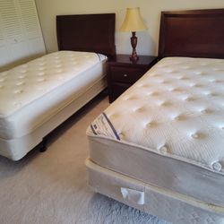 
SALE $200 / Beautiful bedroom set with 2 Twin size beds and mattresses / PRICE IS NEGOTIABLE
