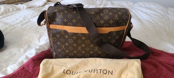 Authentic LV Large Messenger Bag In Like Brand New condition
