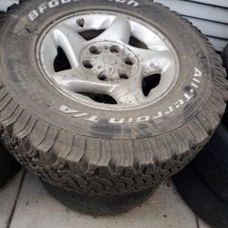 Toyota Tacoma Rim Hubcap Tire