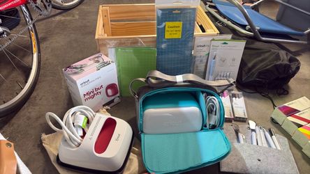 Cricut Crafting Bundle – Joy, 2 EasyPresses, Vinyl & Accessories $300/OBO