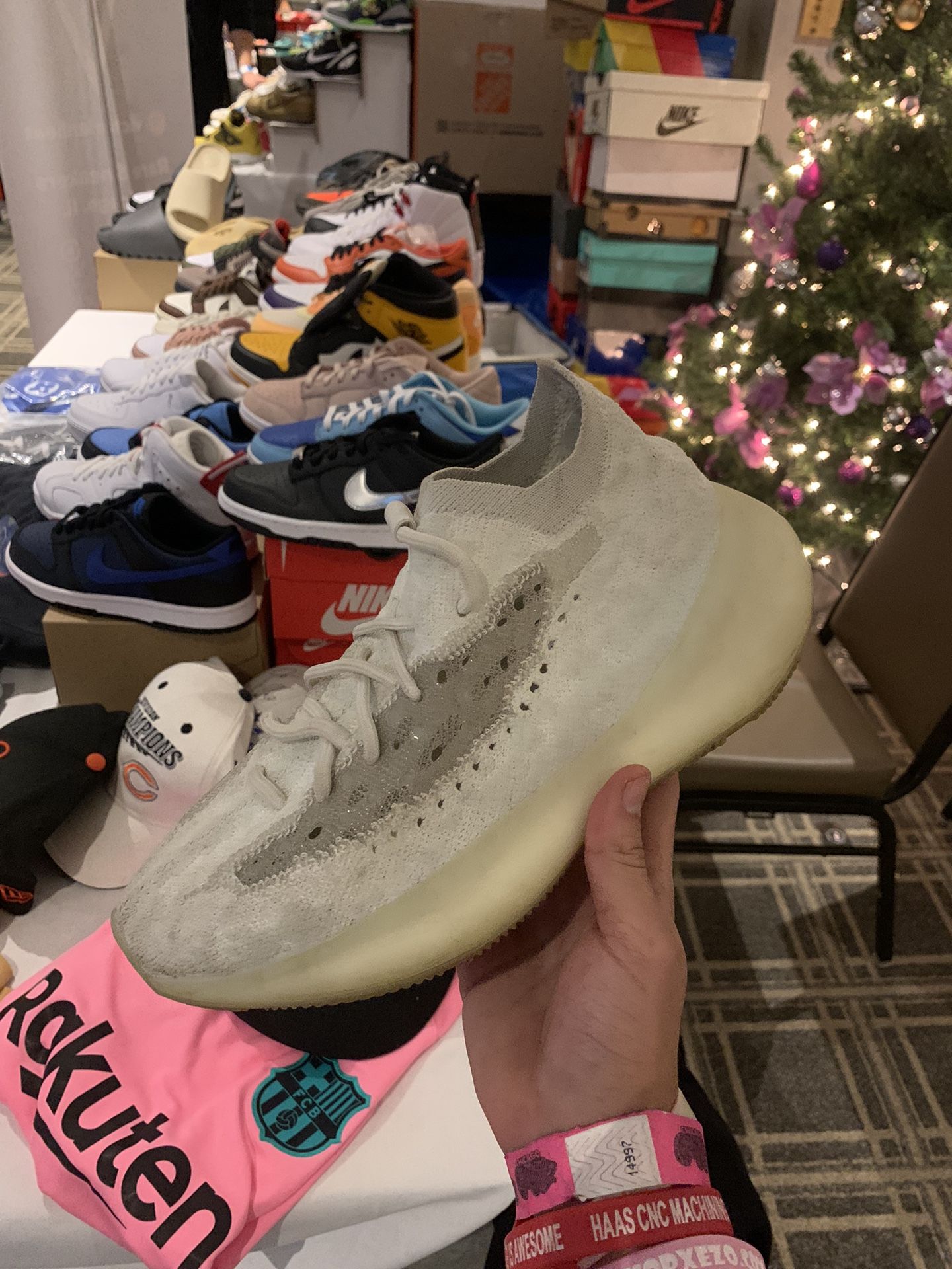 Yeezy 380 Calcite Glow Size 8m(9.5W)