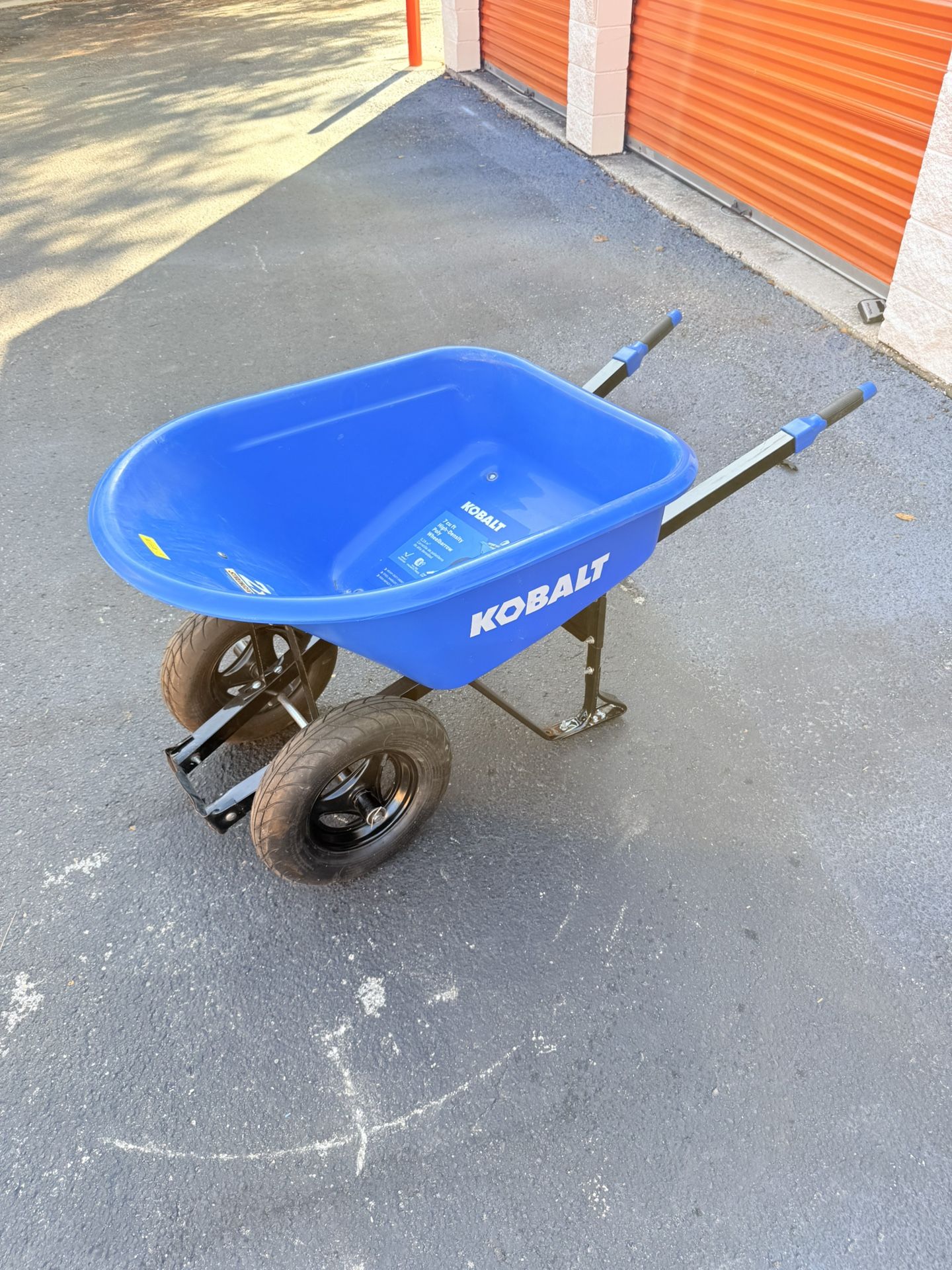 Kobalt Free Tire 7-cu ft 2 Wheel Steel Push Wheelbarrow Flat-