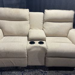 La-Z-Boy power reclining loveseat (DELIVERY AVAILABLE) 