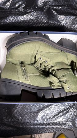 Women boots size 8.5