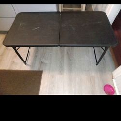 4 Foot Long Folding Table
