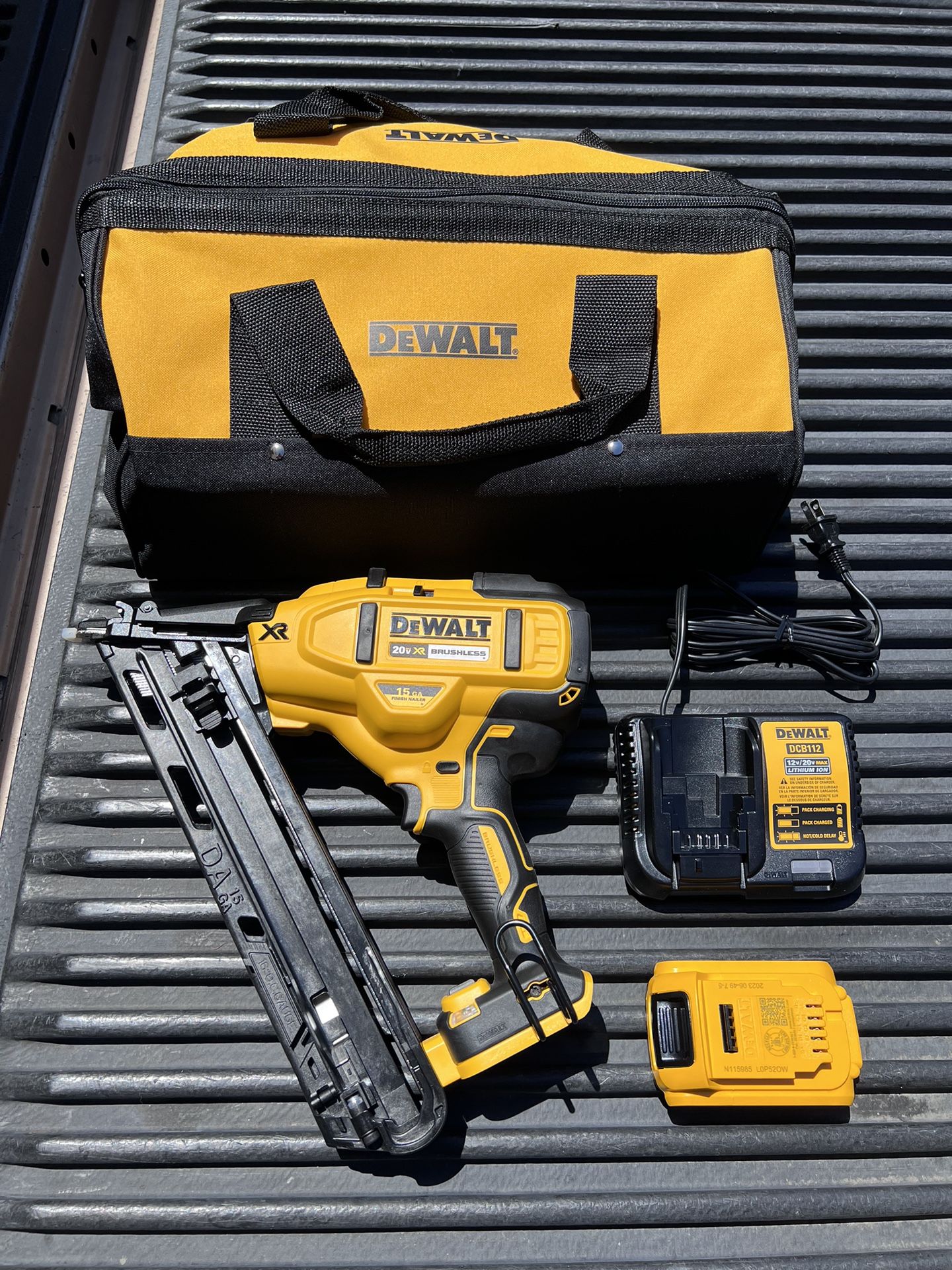 Dewalt, RYOBI, RIDGID Air Compressors & Nail/Stapler Guns **See