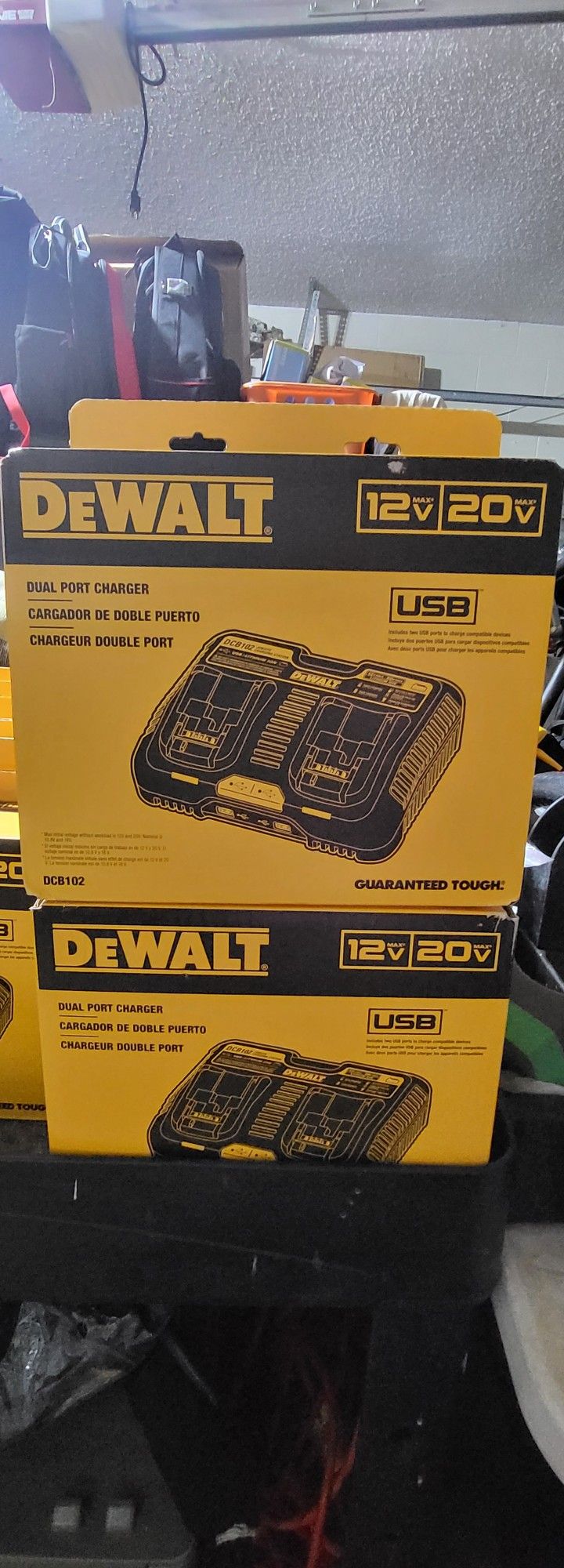 DEWALT 12V TO 20V MAX LITHIUN-ION DUAL PORT JOBSITE CHARGING STATION WITH 2 USB PORTS