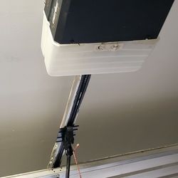 PARTS ONLY Genie Garage Door Opener/ Tracks.                da