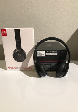 Used Beats Solo Wireless, Gloss Black