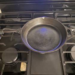 Lodge Cast Iron 10" frying pan