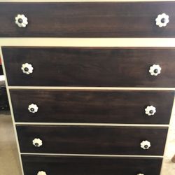 Dresser With Five Drawers 