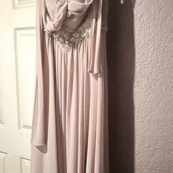 Vestido De Noche  Color Rosa Palo  80 Dollars 