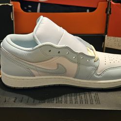 Air jordan 1 Low SE size 10 mens glacier blue