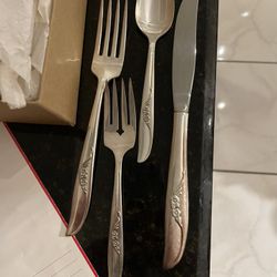 vintage cutlery  new in original  box