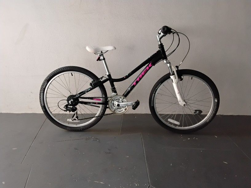 BICYCLE TREK 21 SPEED SIZE 24 BRAND NEW