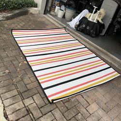 Like New 5x7 outdoor patio beach waterproof rug