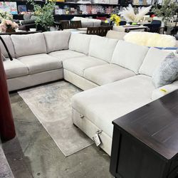 Thomasville Glenn Fabric Sectional with Storage Chaise