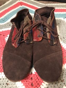 TOMS Shoes Size 7.5