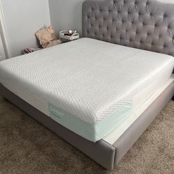 Like new Casper Snow Max King Mattress 