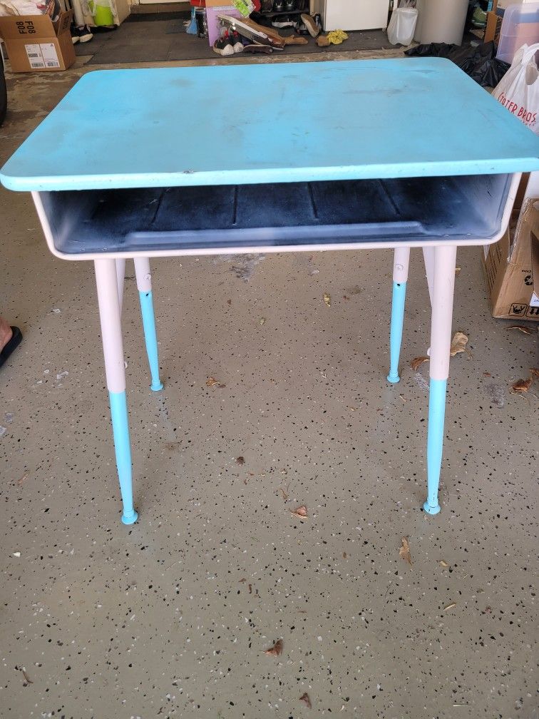 Small Kids Desk