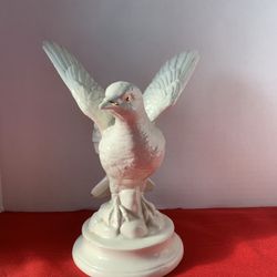 Byron Molds White Dove Ceramic Bird Figurine Statuette Luster Finish Vintage