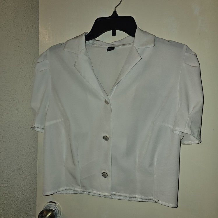 Cute White Dress Shirt With A Collar & Pretty Buttons