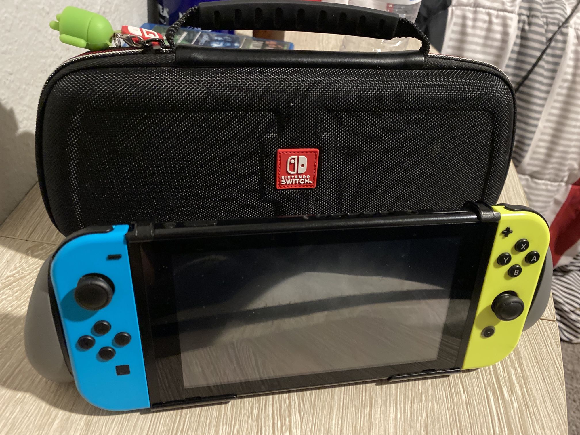 Nintendo Switch (blue & Green Joycon)
