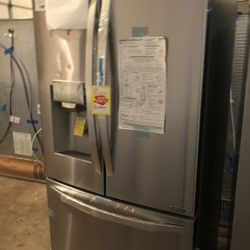 LG Refrigerator Appliance 4  06