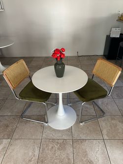 White 24” Round Tulip Table