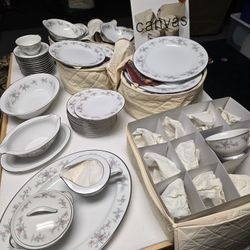 Noritake LILA #6506 Pink & Blue Flowers  88 PICE  SET