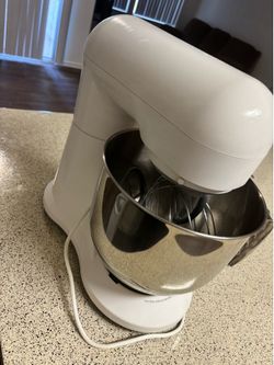Beautiful white stand mixer
