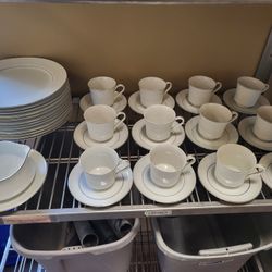 Crown Victoria Fine China Lovelace Pattern 12 Plates 12 Tea Cup Set Plus Extras