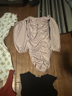 Vestidos  y faldas para mujer size small todos por $8