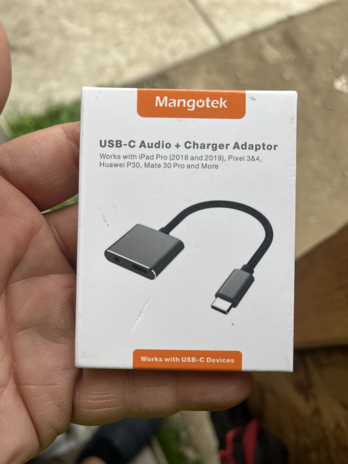 Mangotek USB C To 35mm Headphone And Charger Adapter