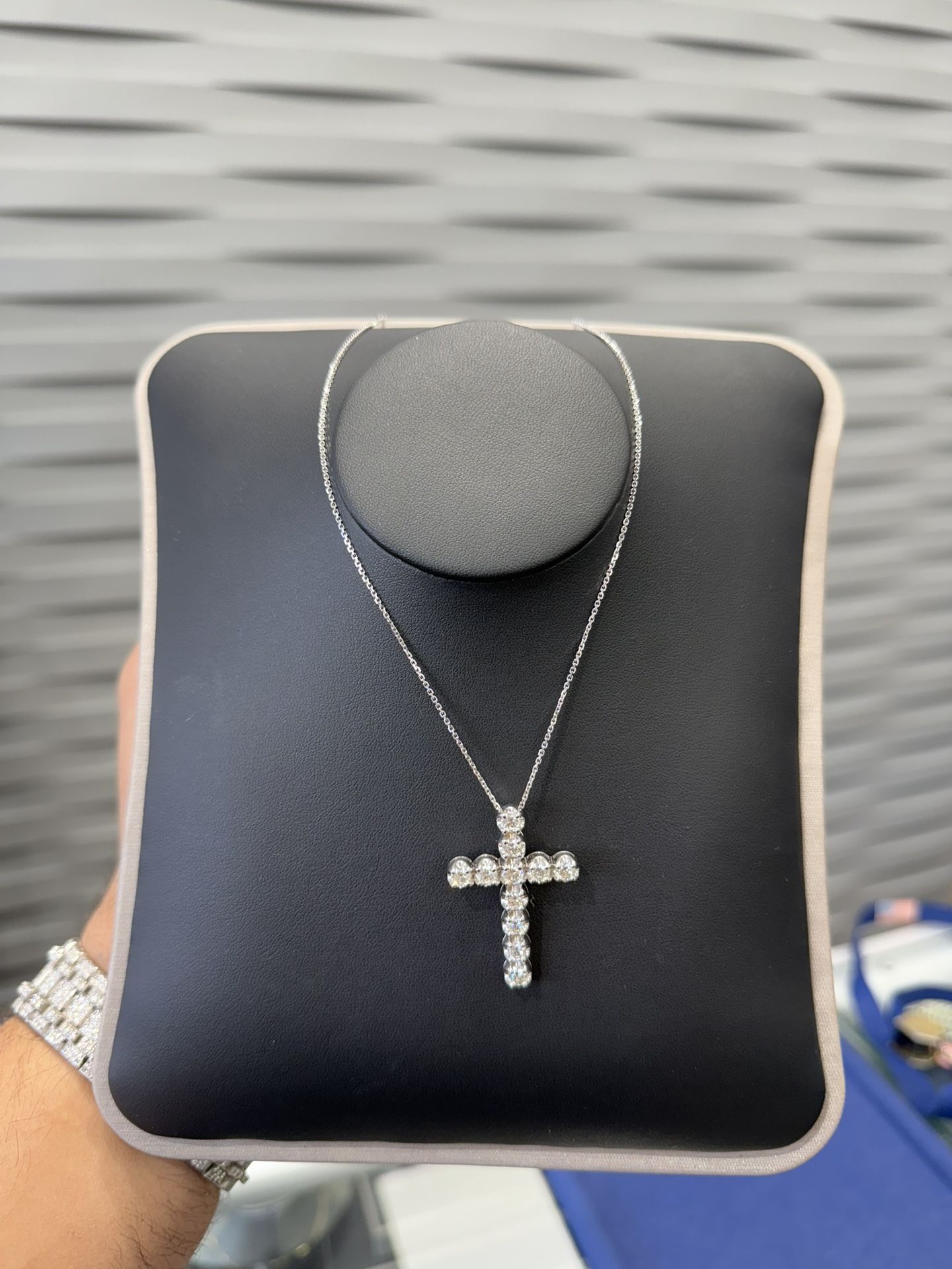 14k white gold 2.42 ct VS/ SI natural Cross