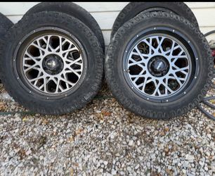 Rims and tires 20 on 6 lugs Chevy gmc Escalade Ram Infiniti Nissan Toyota