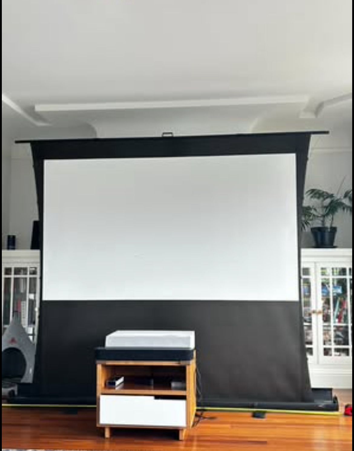 Projector Screen 92" (16:9) for short & standard throw projectors