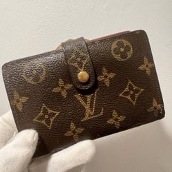 EUC 100% Authentic Louis Vuitton Kiss Lock French Wallet