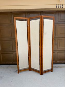 3-panel wooden room divider featuring a natural acacia hardwood frame and cream-white fabric panels