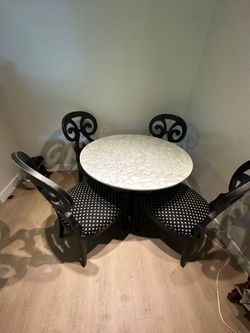 Round Dining Table and 4 Chairs Set