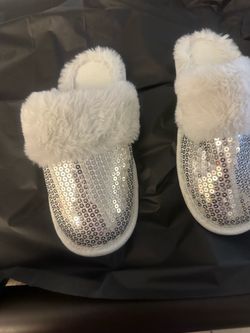 Soft shiny slippers  size5/6