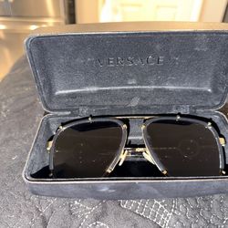 Sunglasses comes with case