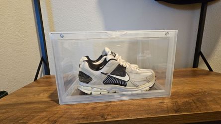 Shoe box display