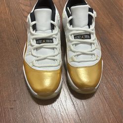 Air Jordan 11 Retros White/Gold 