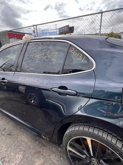 Puerta Trasera Izquierda 2018 2024 TOYOTA CAMRY REAR LEFT DRIVER SIDE DOOR ASSEMBLY