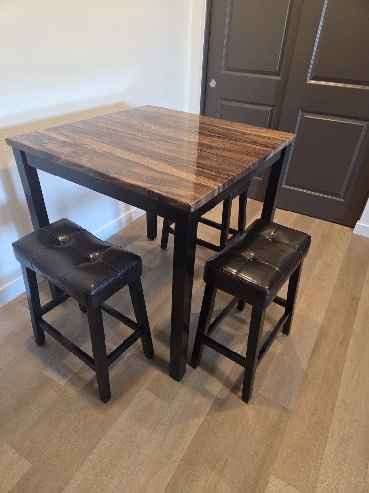 5 PC Dining Table With Bar Stools