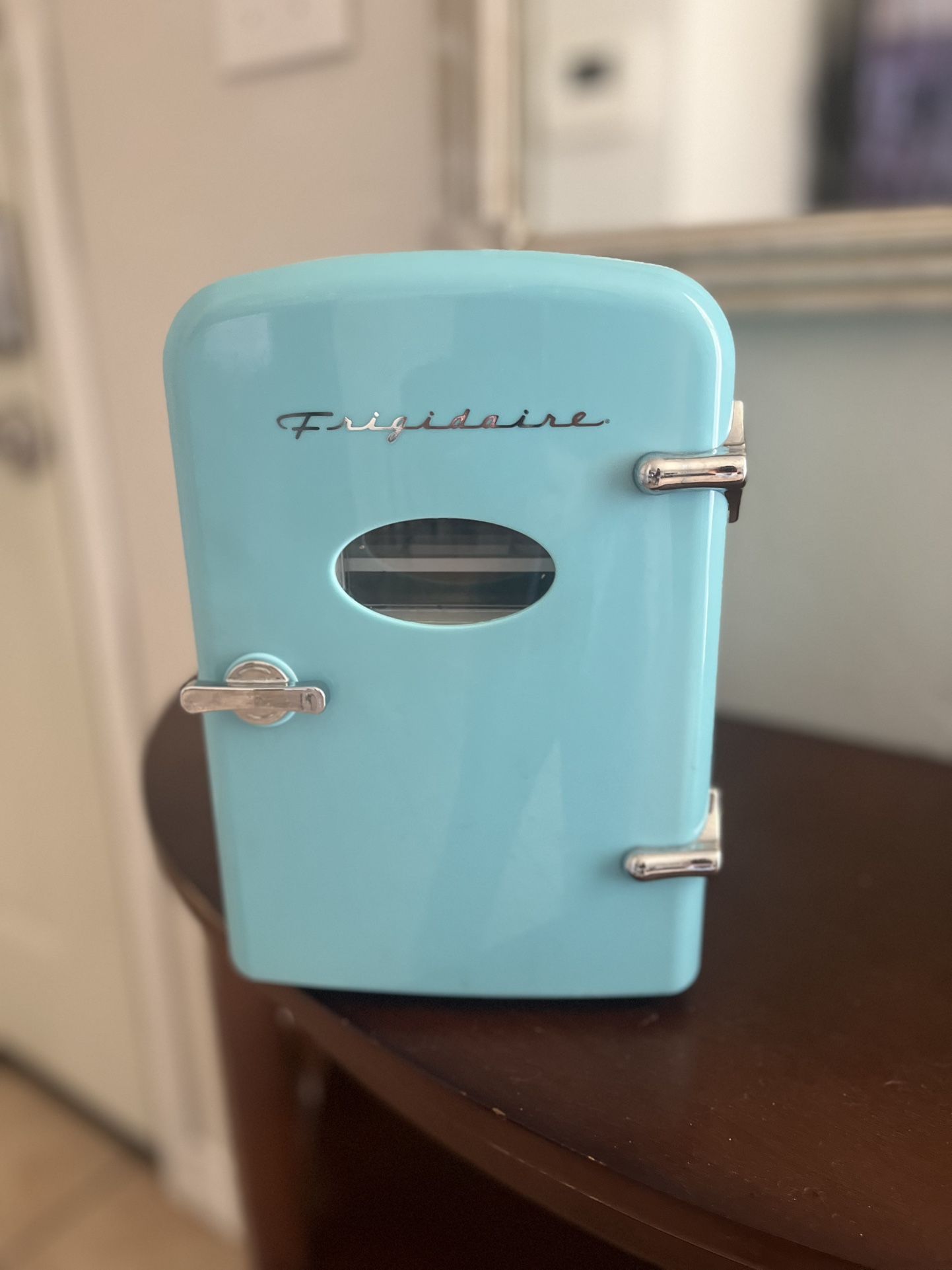 desk top mini fridge